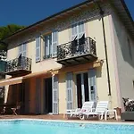 Les Pervenches Bed & Breakfast